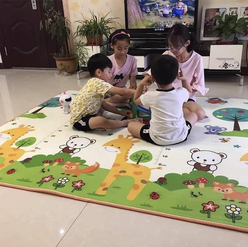 Tapis de sol pliable pour bébé et les tout-petit épais avec mousses Antidérapantes, imperméables a l'eau. Crée l'espace idéale de jeux pour vos enfants.