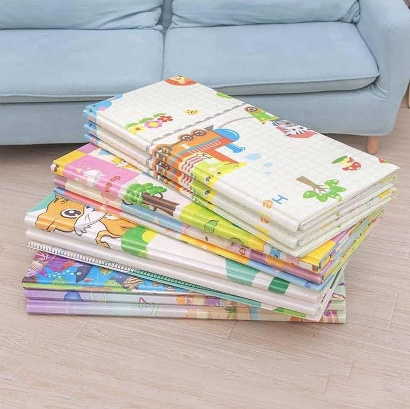Tapis de sol pliable pour bébé et les tout-petit épais avec mousses Antidérapantes, imperméables a l'eau. Crée l'espace idéale de jeux pour vos enfants.